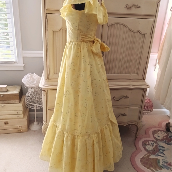STUNNING 1970S VINTAGE YELLOW FLOCKED MAXI DRESS! - Picture 6 of 14